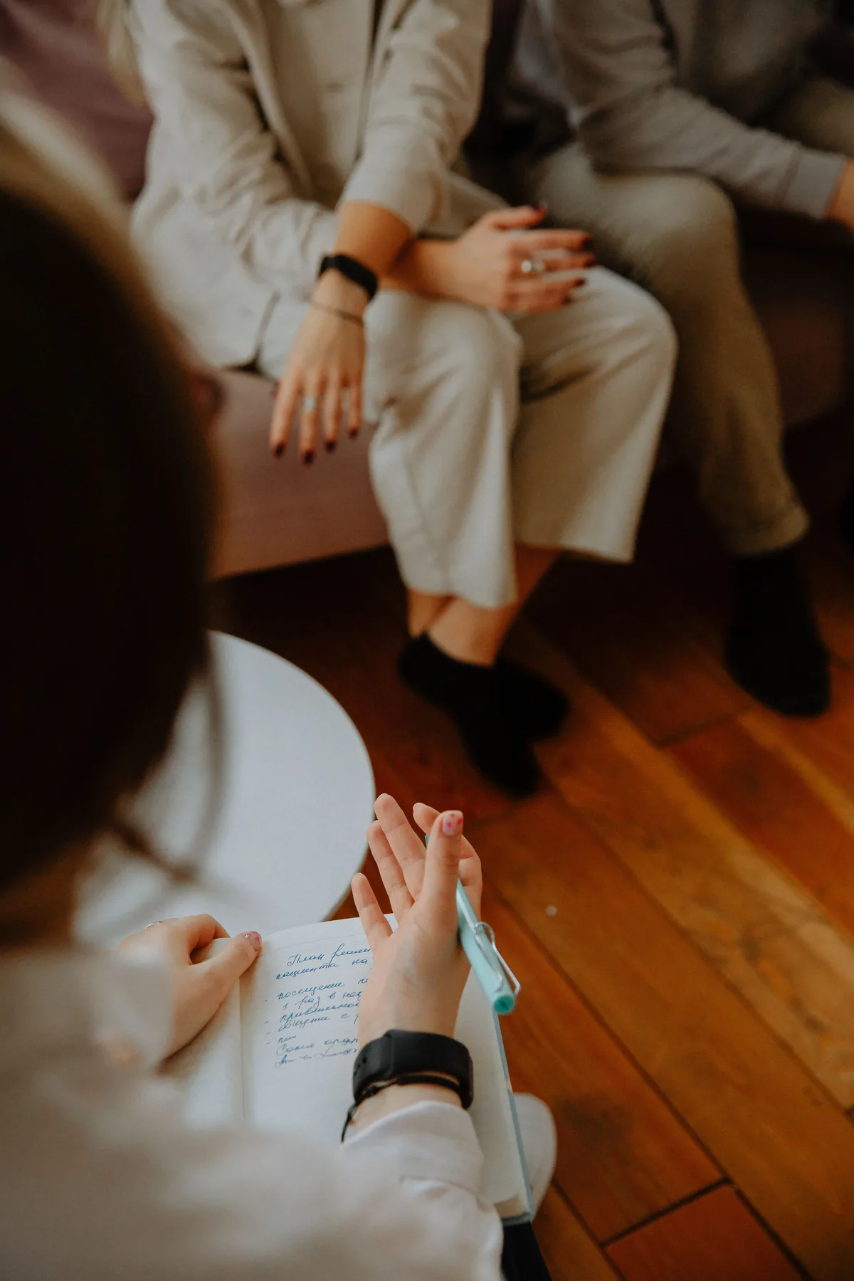 Sesión de terapia grupal psicológica — equipo profesional RENACER Buenos Aires